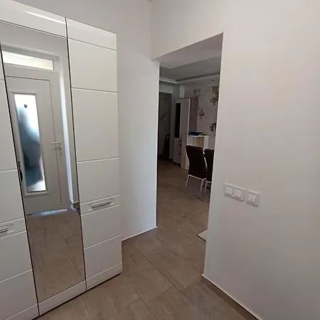 Judy-lak Apartment *